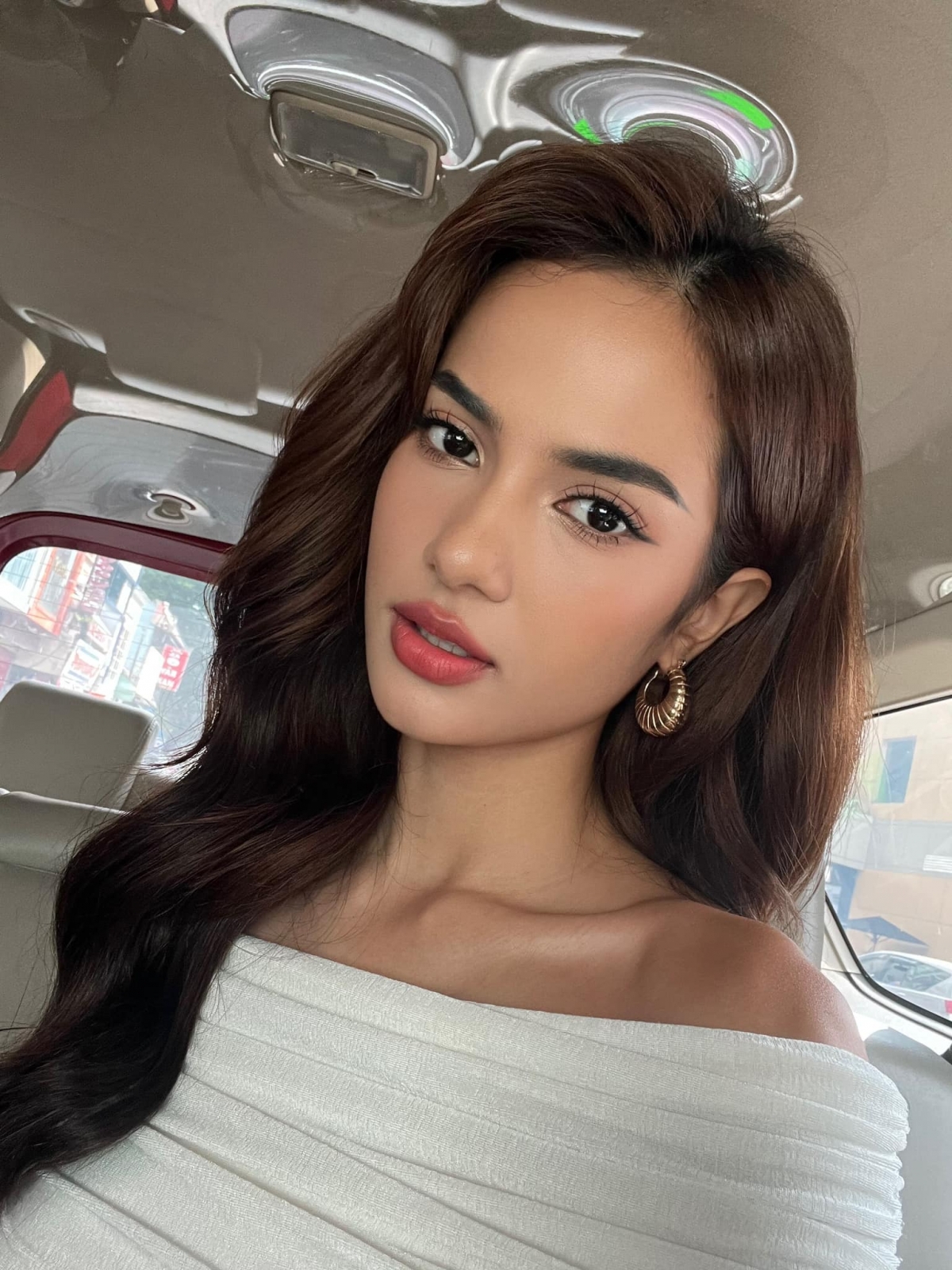 Hiện Emma Lê đang hoạt động năng nổ với vai trò người mẫu, quảng cáo và KOL. Trên trang cá nhân, cô thường chia sẻ những bộ ảnh thời trang với tone màu lạnh, mạnh mẽ và cá tính.