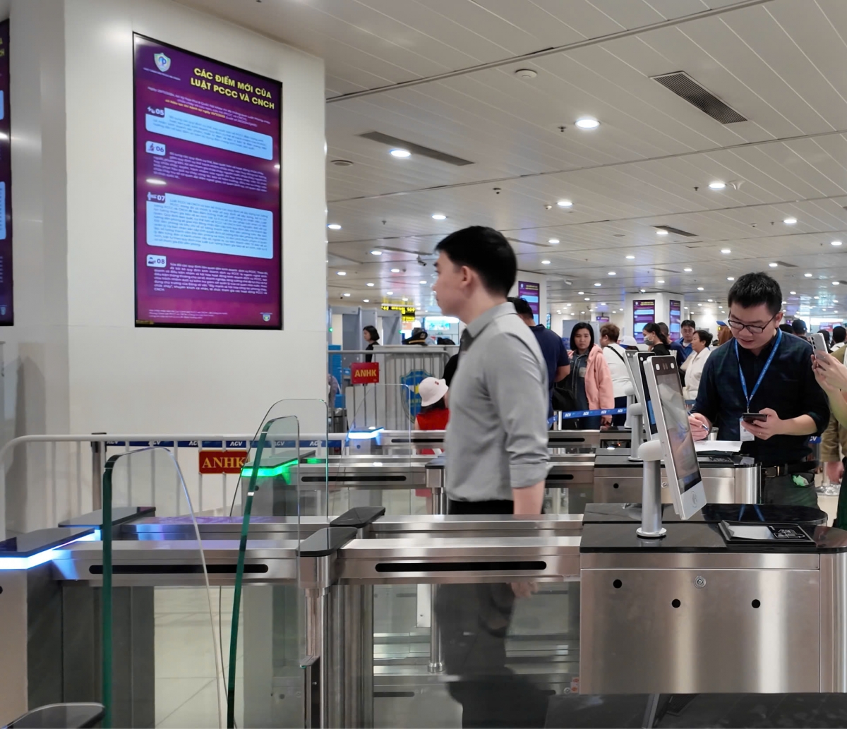 Vietnam Airlines tiên phong ứng dụng định danh và xác thực điện tử toàn trình trong thủ tục bay.