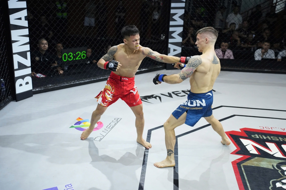 Ở hạng 56kg nam, Bùi Đình Khải chạm trán đối thủ người Ireland, Liam Arnold James. Trận đấu diễn ra rất hấp dẫn. 