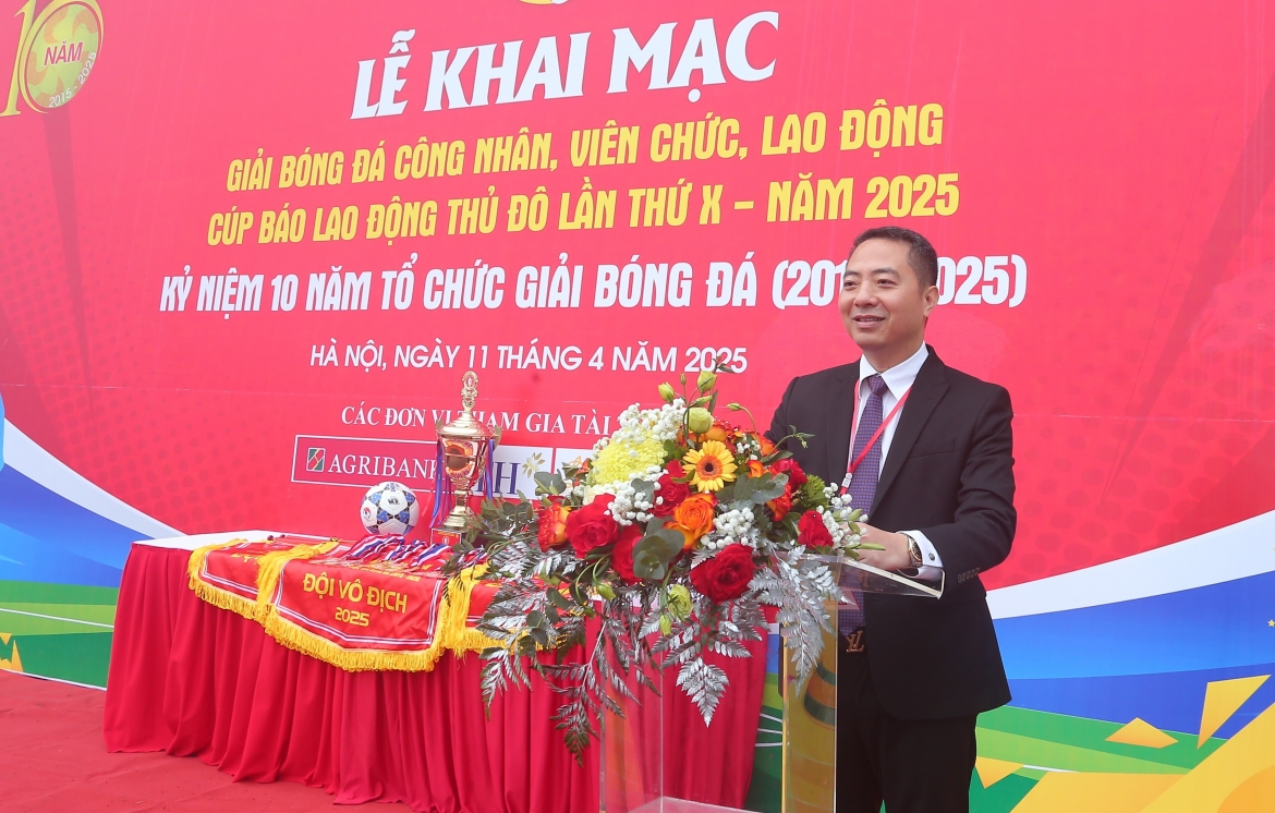 Đồng chí Nguyễn Văn Bình - Tổng Biên tập Báo Lao động Thủ đô, Trưởng Ban Tổ chức giải phát biểu khai mạc giải.