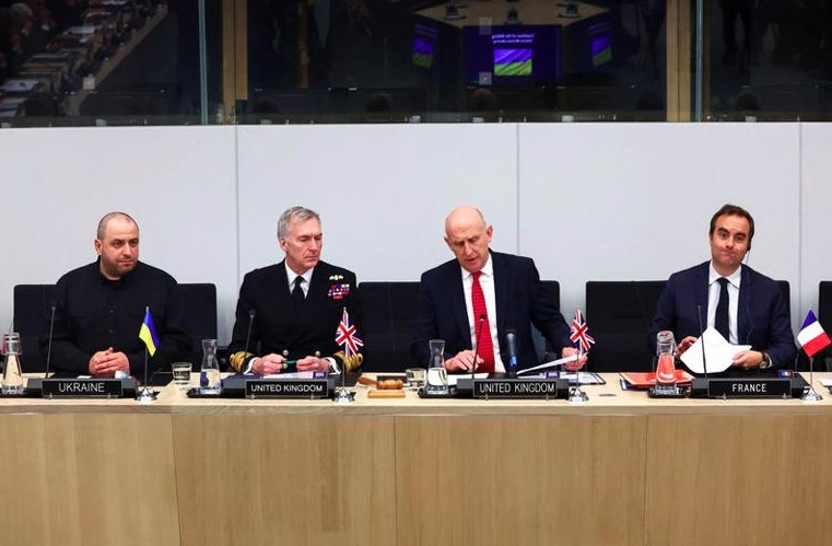 (Từ trái sang) Bộ trưởng Quốc phòng Ukraine Rustem Umerov, Bộ trưởng Quốc phòng Anh John Healey, Tổng tham mưu trưởng Quốc phòng Anh Đô đốc Tony Radakin và Bộ trưởng Quốc phòng Pháp Sebastien Lecornu tham dự cuộc họp tại trụ sở NATO ở Brussels, Bỉ ngày 10/4. Ảnh: Reuters