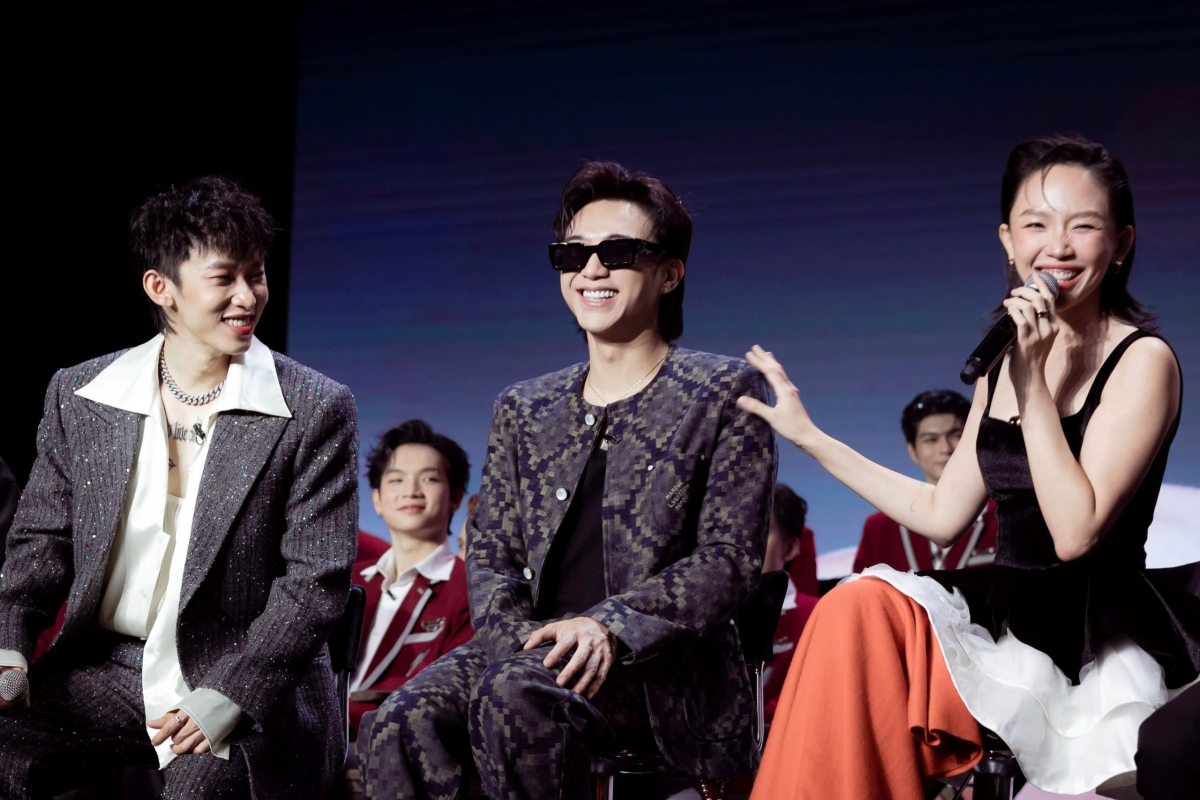 Ba nhà sản xuất chủ chốt là Soobin Hoàng Sơn, Tóc Tiên và Kay Trần