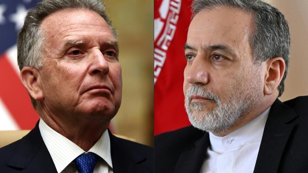 Đặc phái viên về Trung Đông Steve Witkoff  và Ngoại trưởng Abbas Araghichi (Ảnh: Reuters)