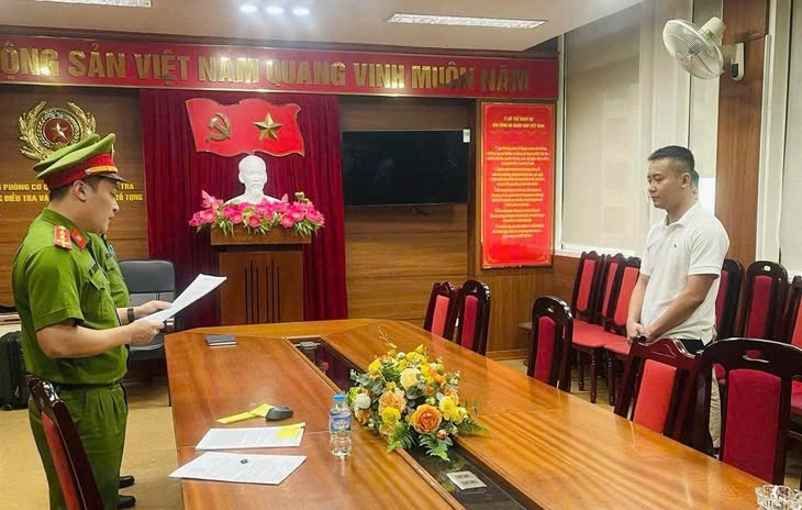 Cơ quan điều tra thực hiện các quyết định tố tụng với ông Phạm Quang Linh, tức Quang Linh Vlogs 