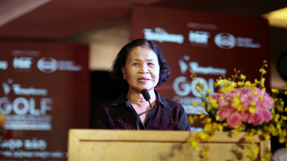 Bà Nguyễn Thị Bích Nga - Quyền Chủ nhiệm Khối vũ trang Biệt động Sài Gòn chia sẻ tại buổi họp báo.