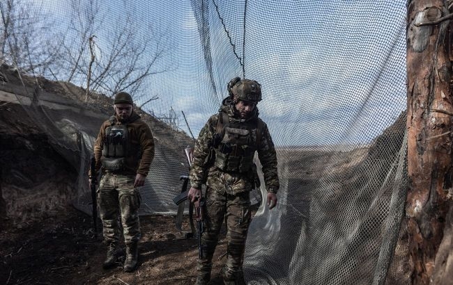Binh sỹ Ukraine nỗ lực đối phó với các đợt tấn công của Nga. Ảnh: Getty
