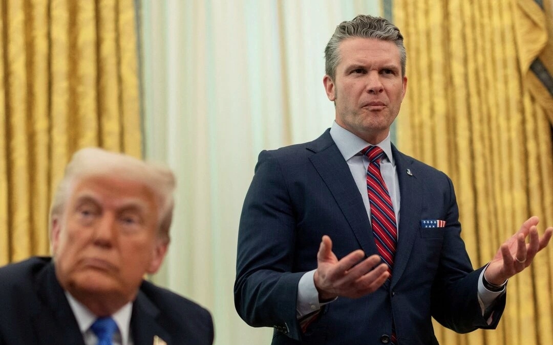 Bộ trưởng Hegseth (bên phải). Ảnh: Reuters.