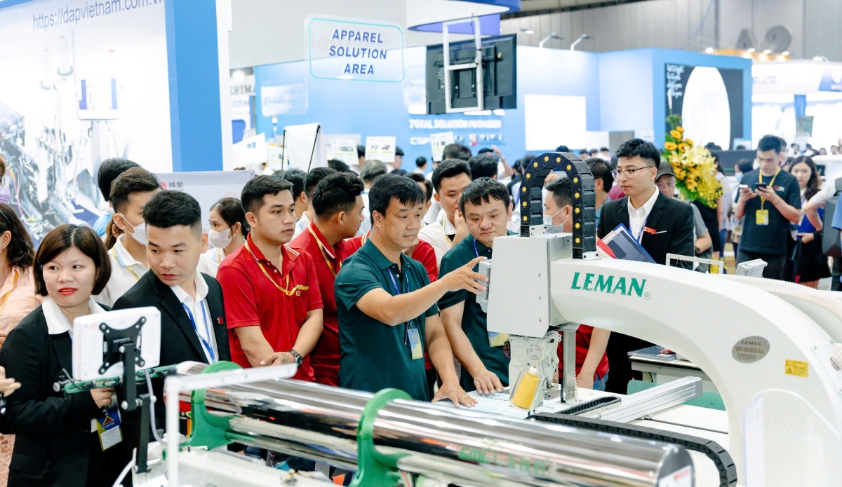 Các doanh nghiệp rất quan tâm công nghệ mới dệt may mới. (Ảnh: BCT)