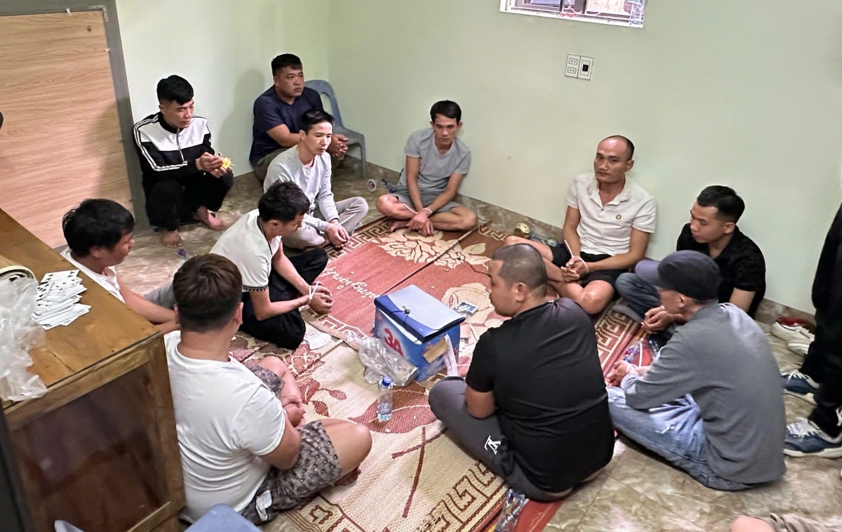 Các đối tượng bị bắt quả tang