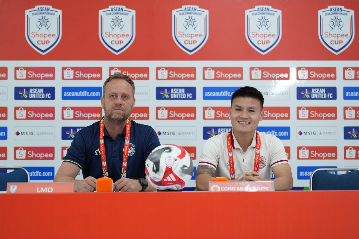 HLV Polking và Quang Hải tự tin trước trận đấu.