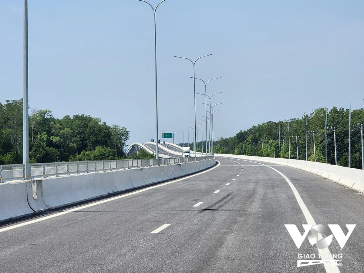 Cao tốc Bến Lức - Long Thành đến nay đã đưa vào khai thác gần 30 km trên tổng chiều dài toàn tuyến là 57,8 km.
