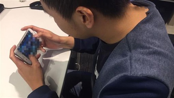 Nếu có con mà chồng cứ mải chơi thế này thật không ổn (ảnh minh họa)