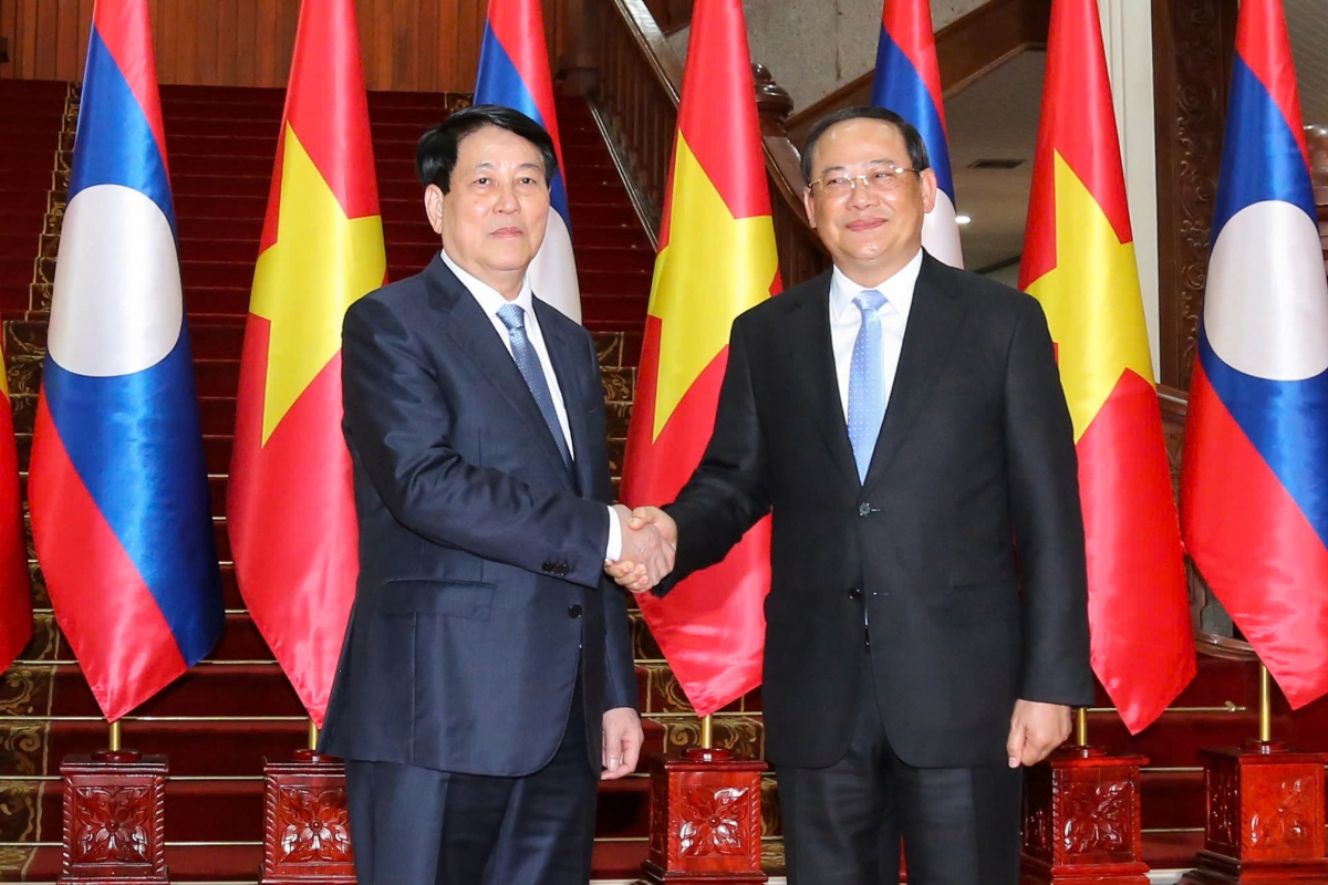 Chủ tịch nước Lương Cường và Thủ tướng Chính phủ Lào Sonexay Siphandone.