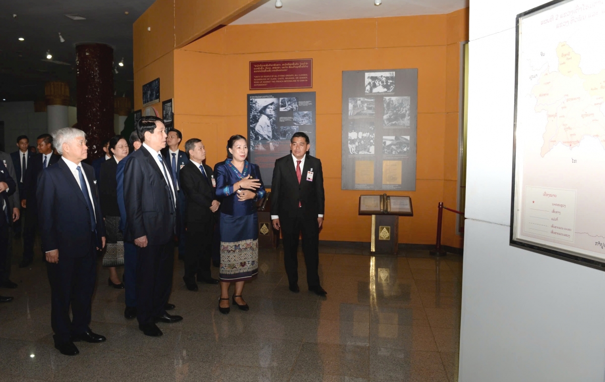 Chủ tịch nước Lương Cường thăm quan bảo tàng Chủ tịch Kaysone Phomvihane.