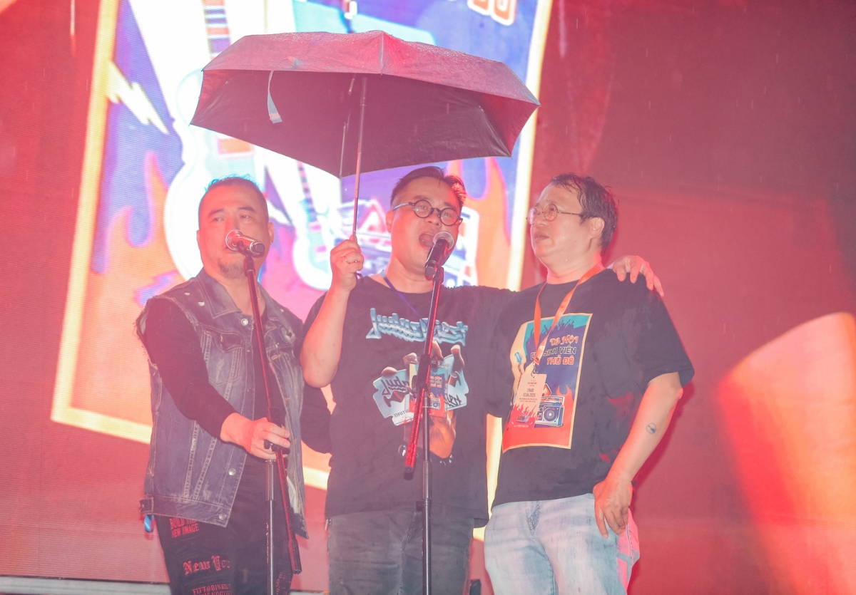 Những ca khúc nổi tiếng của các ban nhạc Việt và thế giới thập niên 1970-80-90 như: ABBA, Modern Talking, Pink Floyd, Scorpions, Bon Jovi, Queen, Bức Tường, ban nhạc Phương Đông.... lần lượt được trình diễn. Pop, Rock thậm chí Heavy Metal được các ban nhạc đi lên từ phong trào sinh viên Thủ đô một thời đến những ban nhạc và nghệ sĩ chuyên nghiệp gắn với ký ức của cả một thế hệ thể hiện đầy nhiệt huyết.