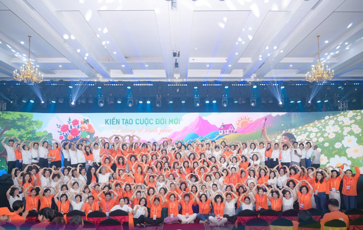 Chương trình “Kiến tạo cuộc đời mới - Đường về hạnh phúc” mang đến những giá trị sâu sắc về hành trình tìm kiếm hạnh phúc