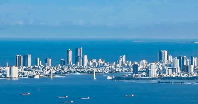 Đà Nẵng có Trục công nghệ – sản xuất gồm Khu Công nghệ cao duy nhất ở miền Trung với hạ tầng hoàn thiện rộng 1.128ha, khu công nghê thông tin tập trung và các Khu, cụm công nghiệp lân cận.