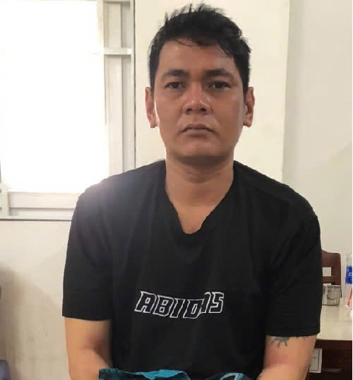 Đối tượng Đặng Thanh Tùng tại cơ quan công an (Ảnh công an cung cấp)