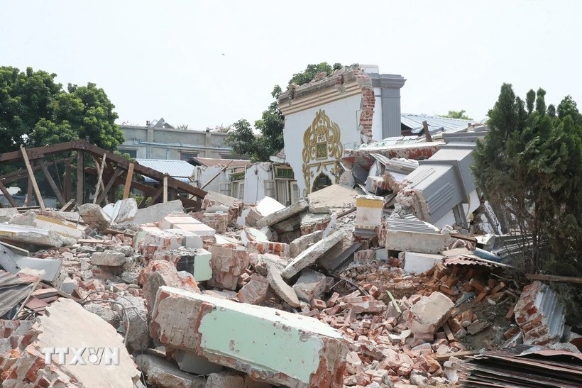 Toà nhà bị phá hủy trong trận động đất tại Sagaing (Myanmar), ngày 1/4/2025. (Ảnh: THX/TTXVN)