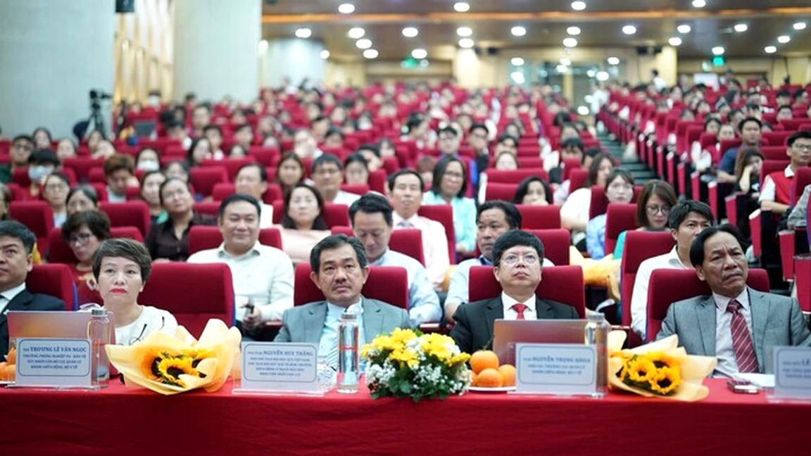 Hội thảo Phòng chống đột quỵ: Từ lý thuyết đến thực tế hành động do Báo Tiền Phong tổ chức ở TP.HCM thu hút hàng trăm chuyên gia, nhà quản lý. (Ảnh: Đại Việt)