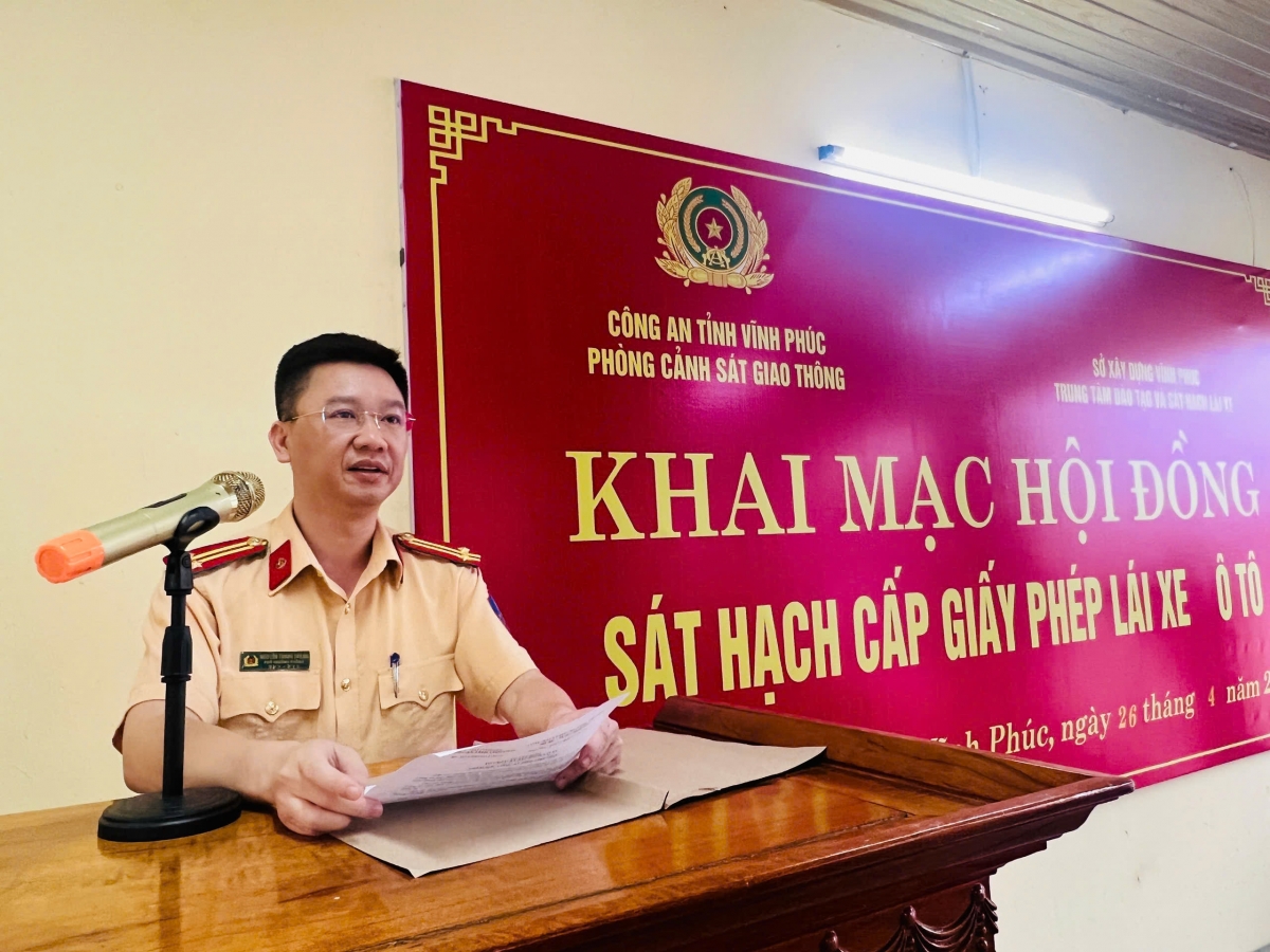 Công an tỉnh Vĩnh Phúc tổ chức kỳ sát hạch lái xe đầu tiên. Ảnh Song Thu.