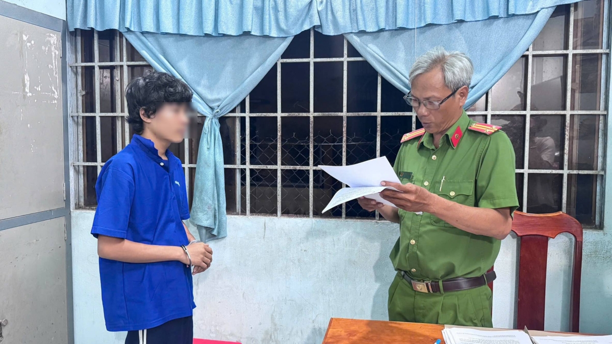 Bắt khẩn cấp thiếu niên 16 tuổi giết 2 mẹ con ở Vĩnh Long