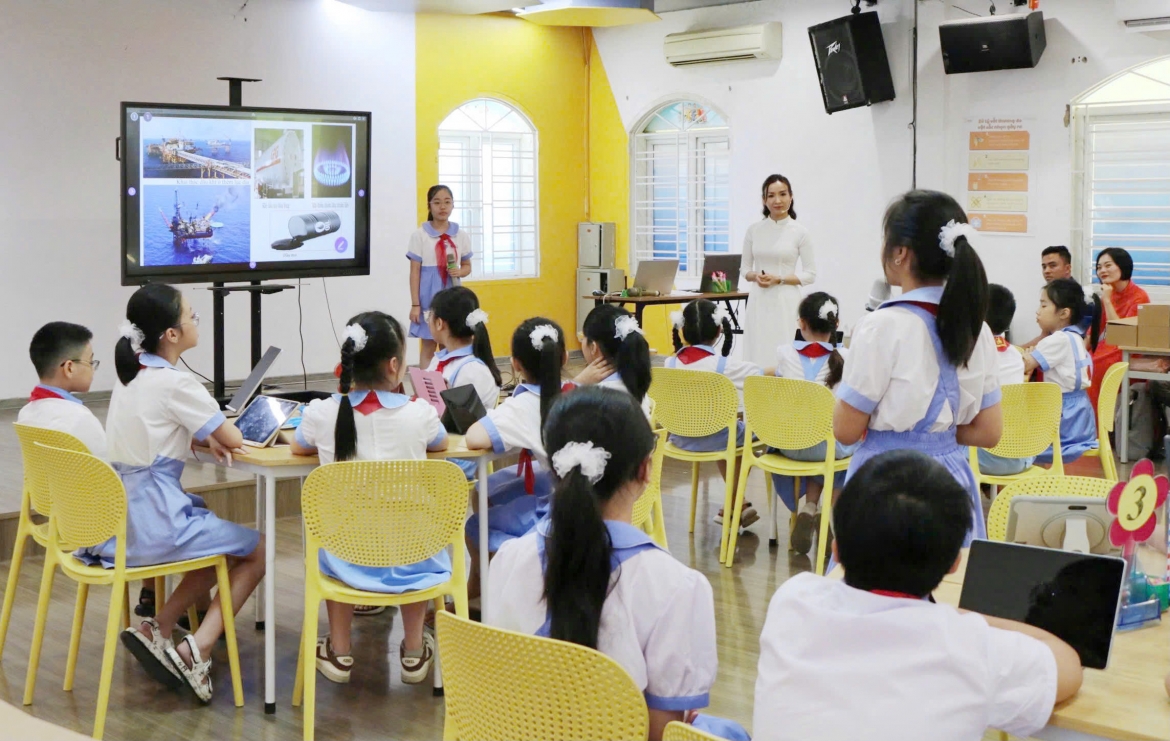 Giáo viên phải tuân thủ các quy tắc đạo đức, bảo đảm an toàn cho học sinh khi sử dụng AI.