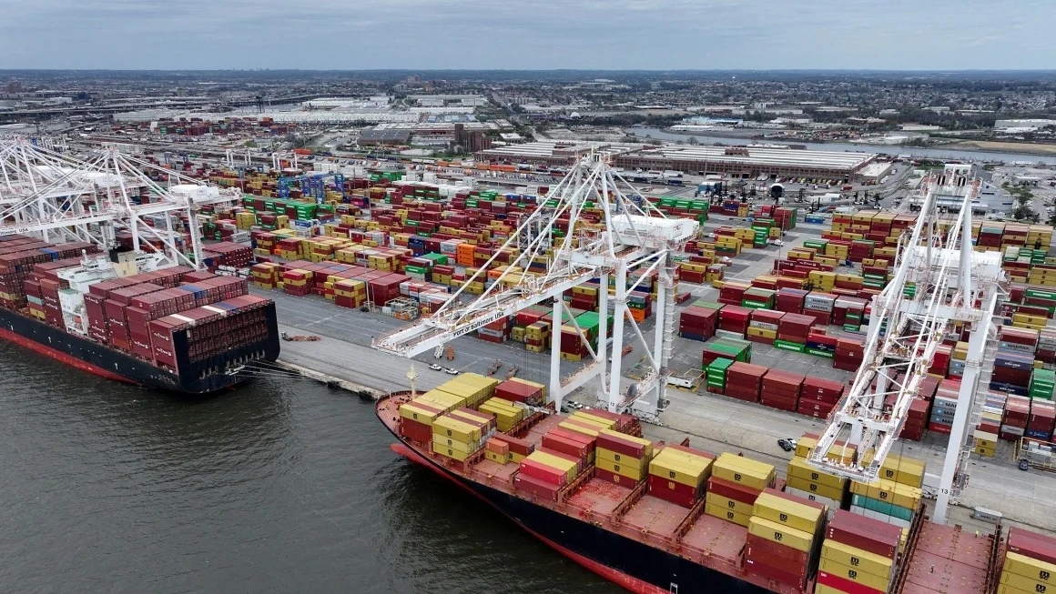 Container tập kết tại cảng Maryland, Mỹ. Ảnh: Reuters