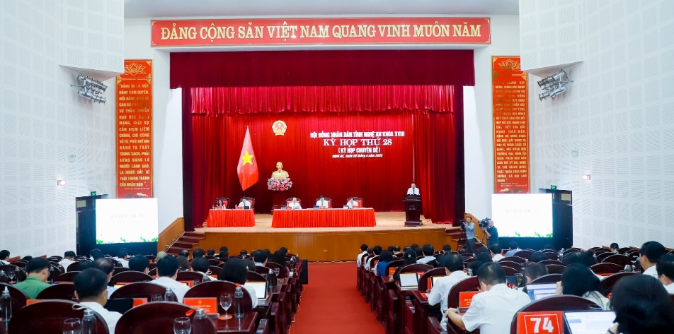 Toàn cảnh Kỳ họp thứ 28 HĐND tỉnh Nghệ An khóa XVIII. Ảnh: Thành Duy