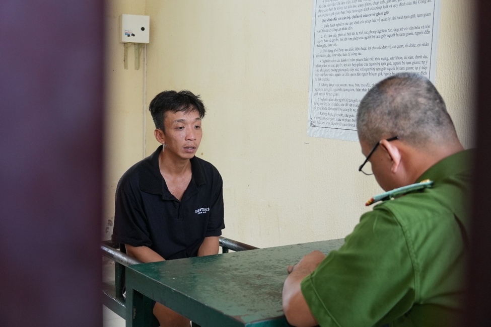 Đối tượng Lâm Quốc Khánh tại cơ quan Công an. (Ảnh: CACC)