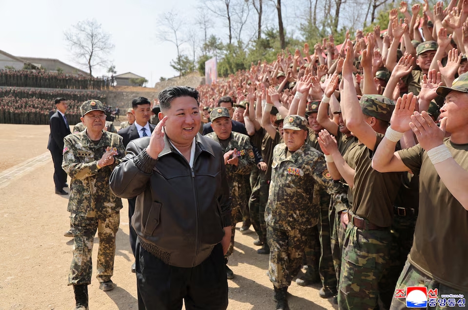 Ông Kim Jong Un thăm một căn cứ huấn luyện quân sự của Triều Tiên. Ảnh: KCNA/Reuters