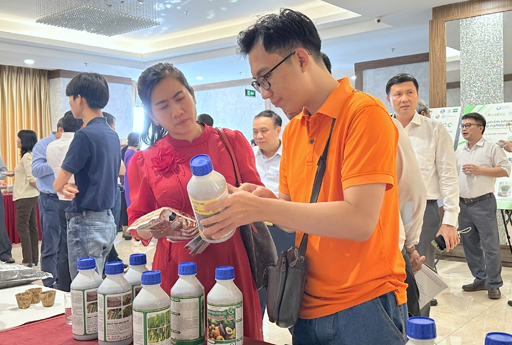 Áp dụng các công nghệ xử lý rơm rạ hiệu quả về mặt kinh tế, xã hội và môi trường.