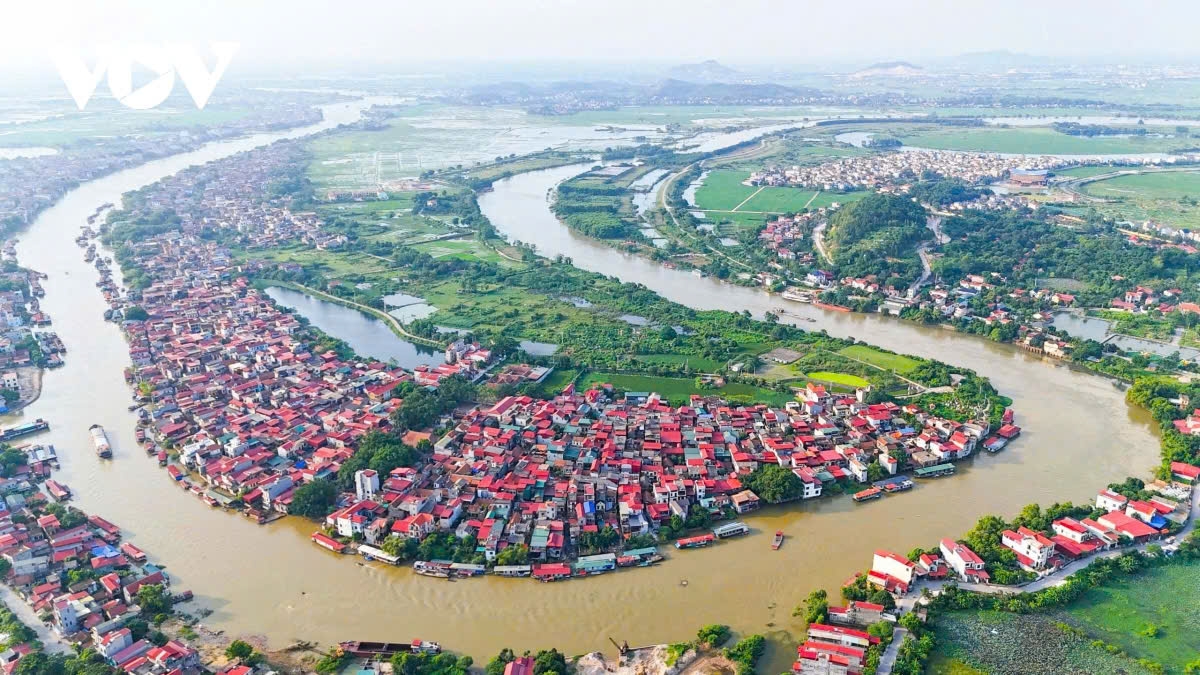 Toàn cản làng gốm Thổ Hà, xã Vân Hà, thị xã Việt Yên, tinh Bắc Giang
