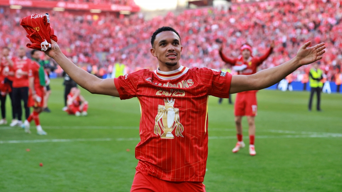 Hậu vệ Alexander-Arnold thay áo kỉ niệm chức vô địch của đội bóng.