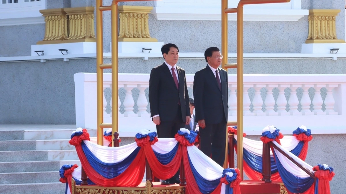 Tổng Bí thư, Chủ tịch nước Lào Thongloun Sisoulith chủ trì lễ đón Chủ tịch nước Lương Cường