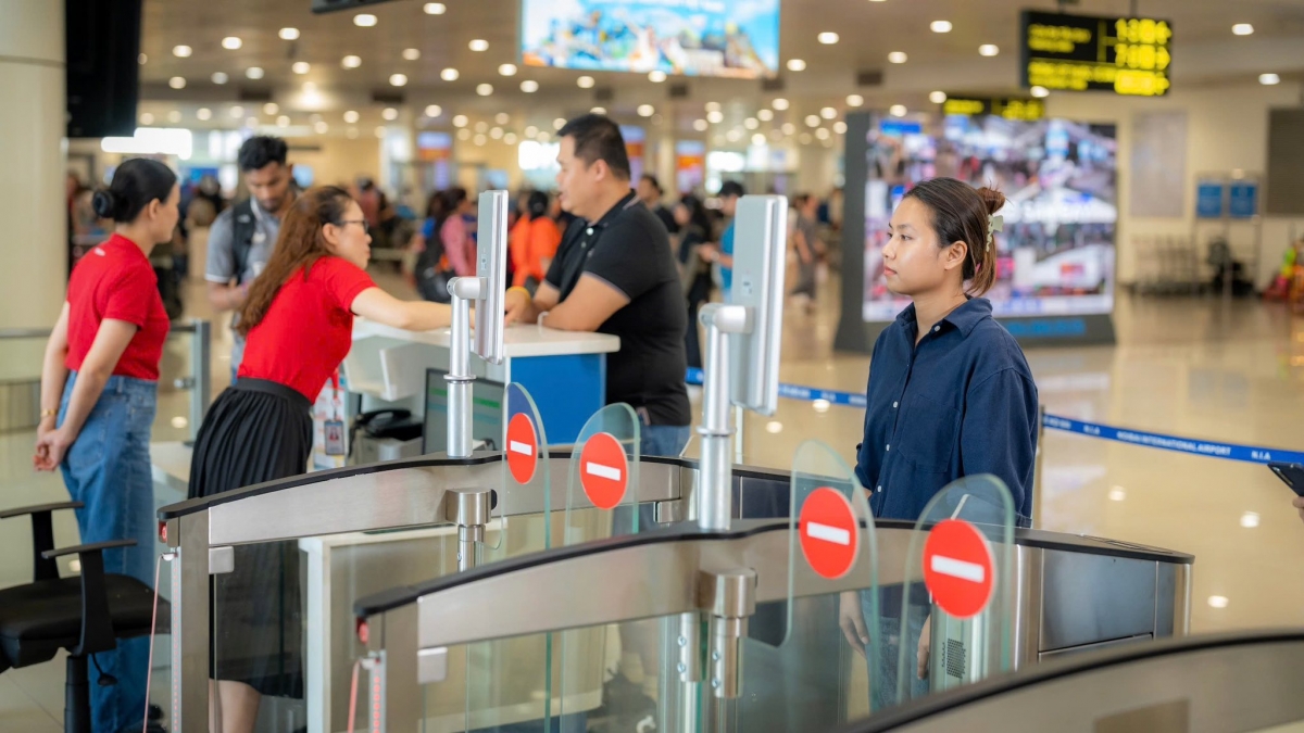 Sân bay Nội Bài đã cho phép hành khách làm thủ tục bằng ứng dụng công nghệ sinh trắc học trên nền tảng VNeID.