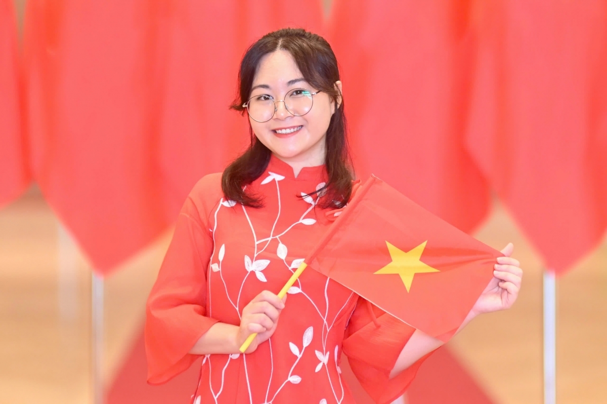 Nhà báo trẻ Linh Chi khẳng định: "Không có khuôn khổ nào cho lòng yêu nước"