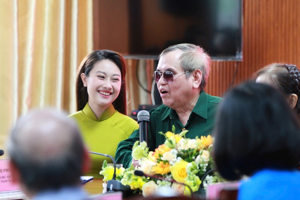 Ông Thành rưng rưng khi nói về vợ mình.