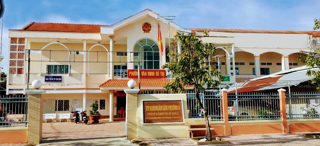 Phường 8, thành phố Vĩnh Long và xã Tân Hạnh, huyện Long Hồ nhập lại lấy tên mới là phường Tân Hạnh