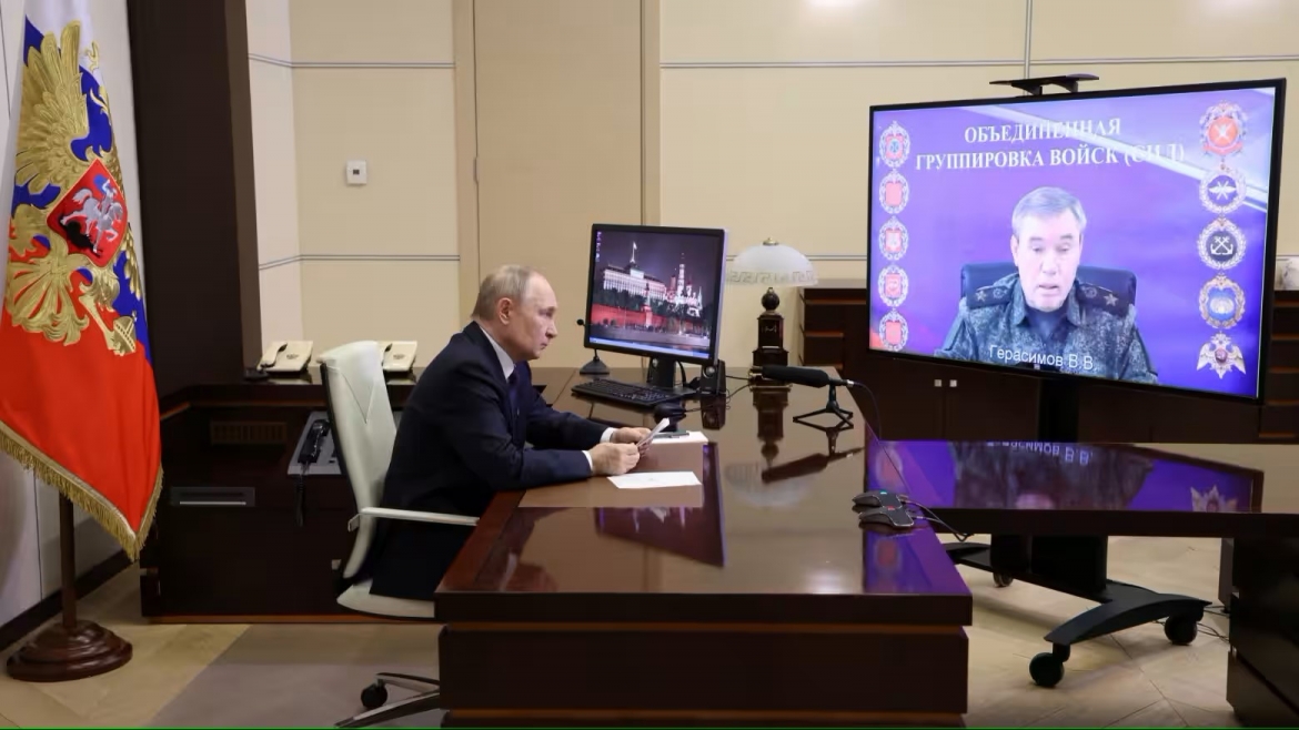 Cuộc họp trực tuyến của ông Putin và tướng Gerasimov (Ảnh: Reuters)