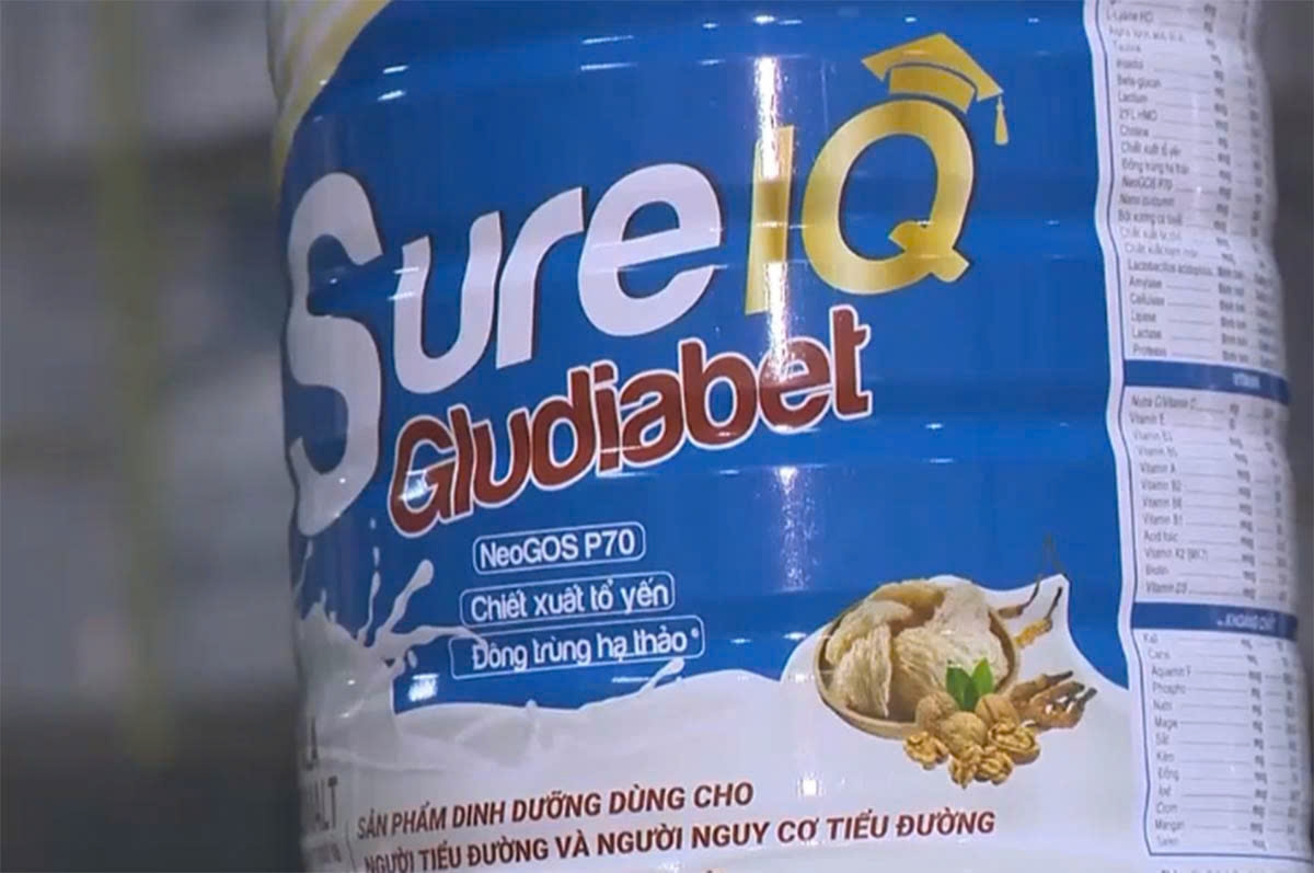 Một hộp sữa bột giả. Ảnh: VTV