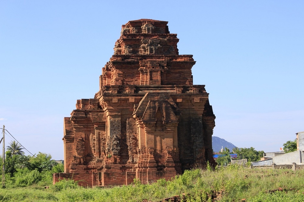 Tháp Hòa Lai ở Ninh Thuận. Ảnh: B.H