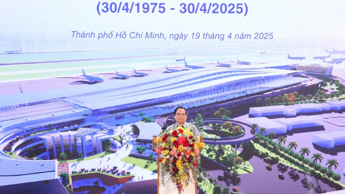 Thủ tướng khẳng định, việc khánh thành và khởi công các công trình hôm nay có ý nghĩa đặc biệt quan trọng trên nhiều khía cạnh về cả kinh tế, chính trị, xã hội, an ninh - quốc phòng và hội nhập quốc tế.