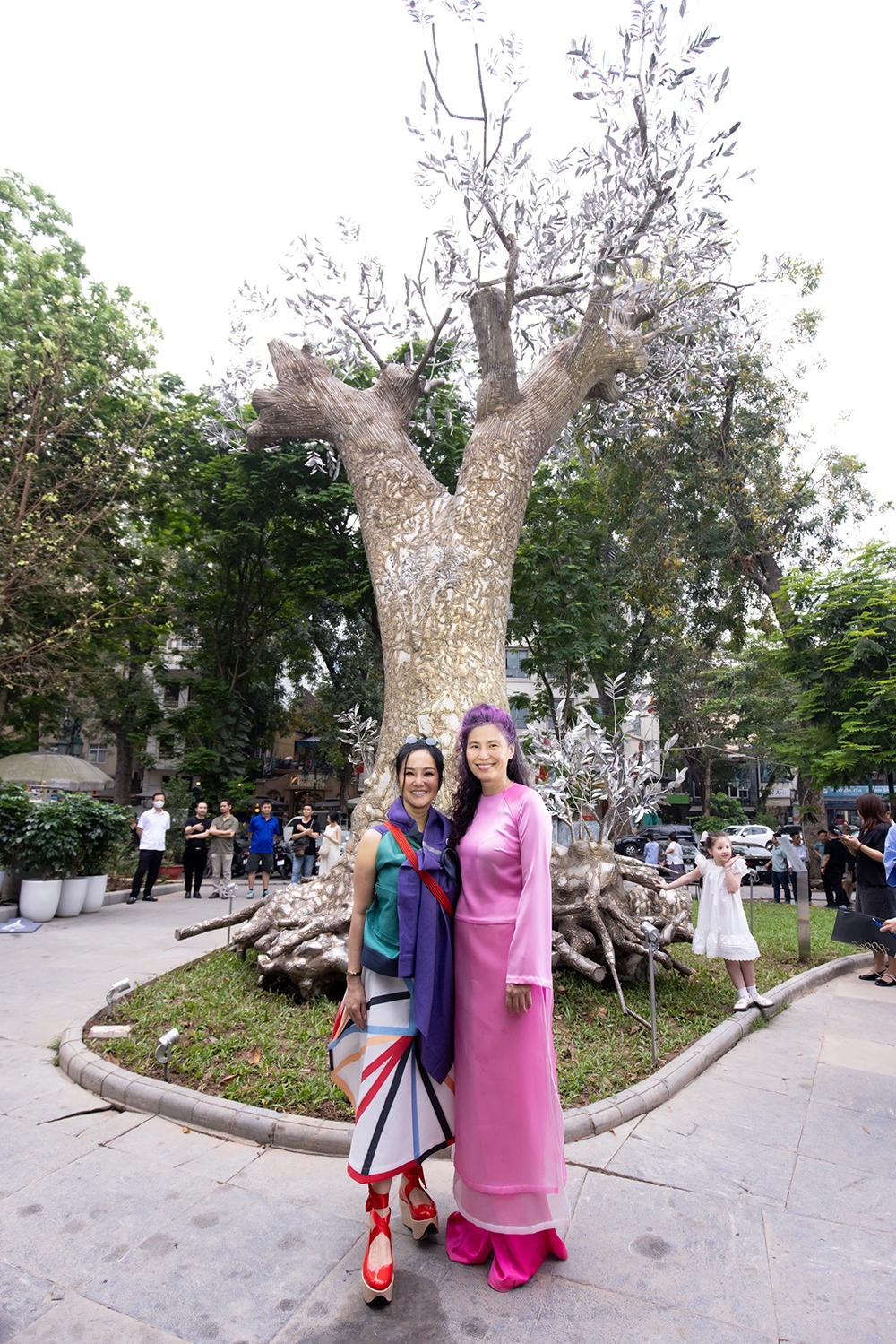 Nghệ sĩ Tia-Thủy Nguyễn và diva Hồng Nhung