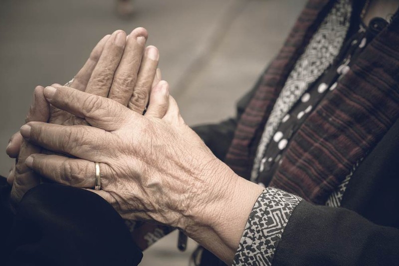 Tôi khá bất ngờ trước đề nghị của bố vì không nghĩ ông muốn đi bước nữa (ảnh minh họa)