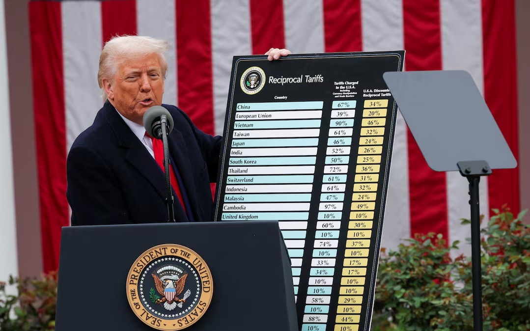 Tổng thống Trump nói về các mức thuế đối ứng của Mỹ nhằm vào các nước và khu vực trên thế giới. Ảnh: Reuters.