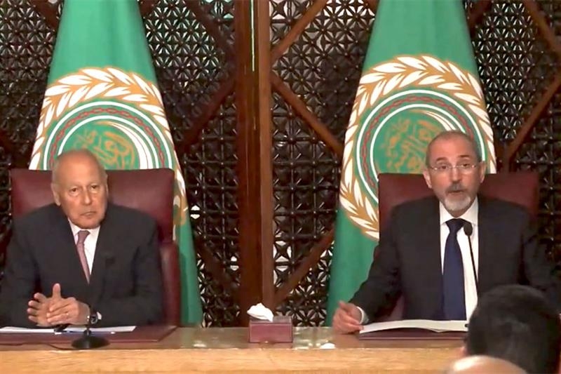 Tổng thư ký Liên đoàn Arab Ahmed Aboul Gheit (trái) và Ngoại trưởng Jordan Ayman Safadi tại cuộc họp báo chung (Ảnh: Al-Ahram)