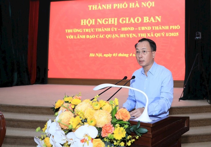 Giám đốc Sở Nội vụ Trần Đình Cảnh trình bày báo cáo