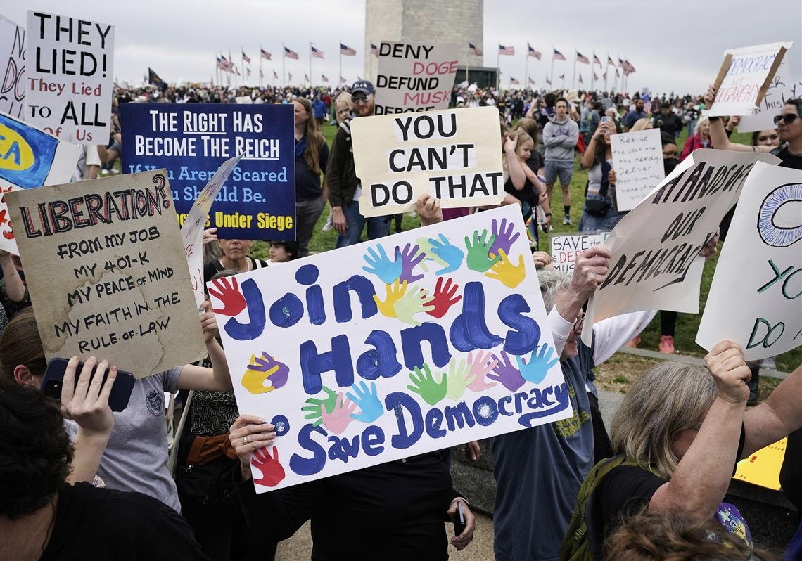 Biểu tình phản đối chính sách của ông Trump. Ảnh: Pittburgh Post-Gazette