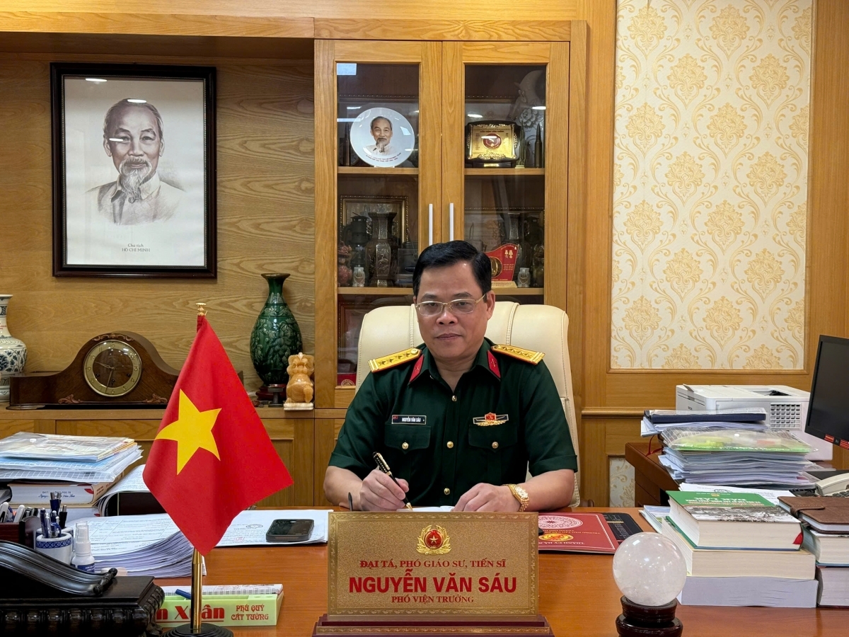 Đại tá, PGS, TS Nguyễn Văn Sáu, Phó Viện trưởng Viện Chiến lược và Lịch sử quốc phòng Việt Nam.